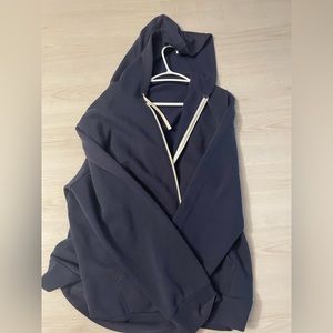 Oversized hoodie! Dark blue in good condition :)